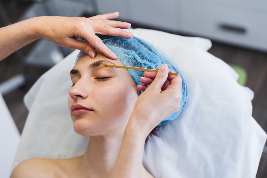 Eyebrows Waxing
